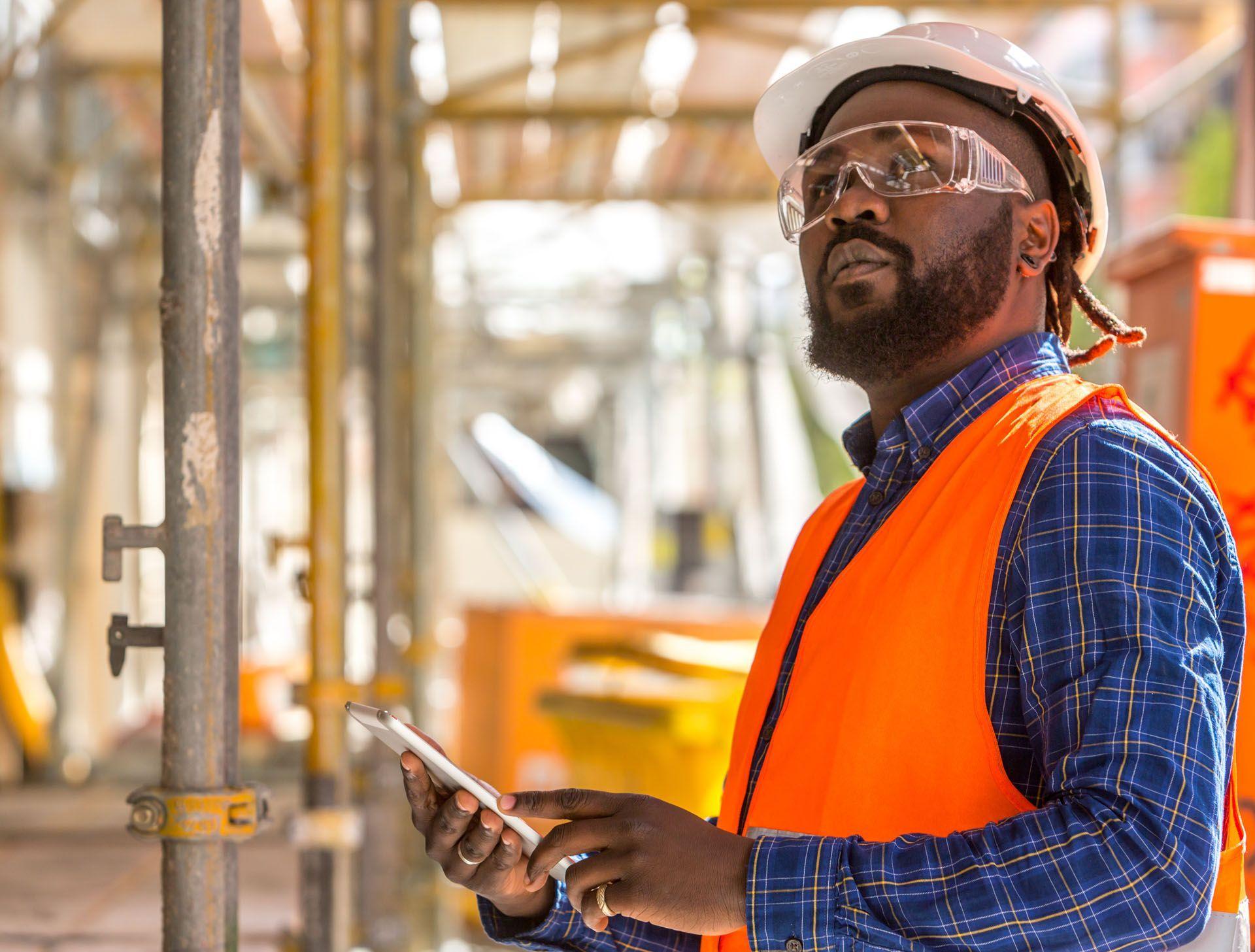 Un professionnel de la constuction dans l'exercice de sa pratique